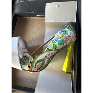 NWT Betsy Johnson Nobble-P d’Orsay Pump Paisley Multi Color Floral W/yellow Heel